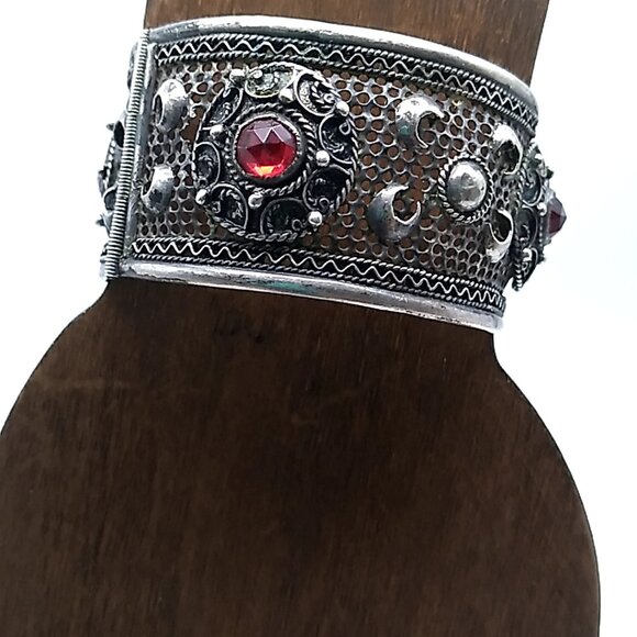 Vintage Silver Wide Filigree Hinged Bangle Bracelet with Red Glass Stones - Picture 2 of 16